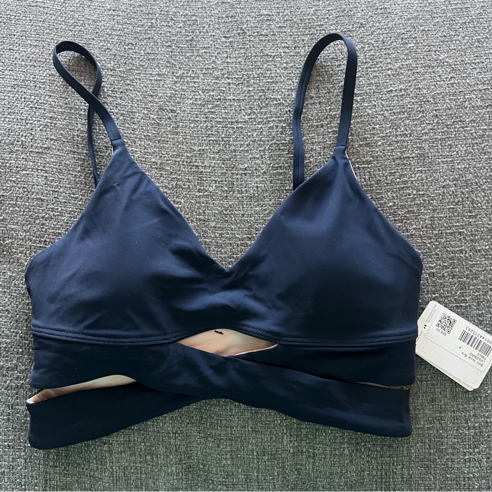 Lululemon Still Now Bra size 4 True Navy TRNV